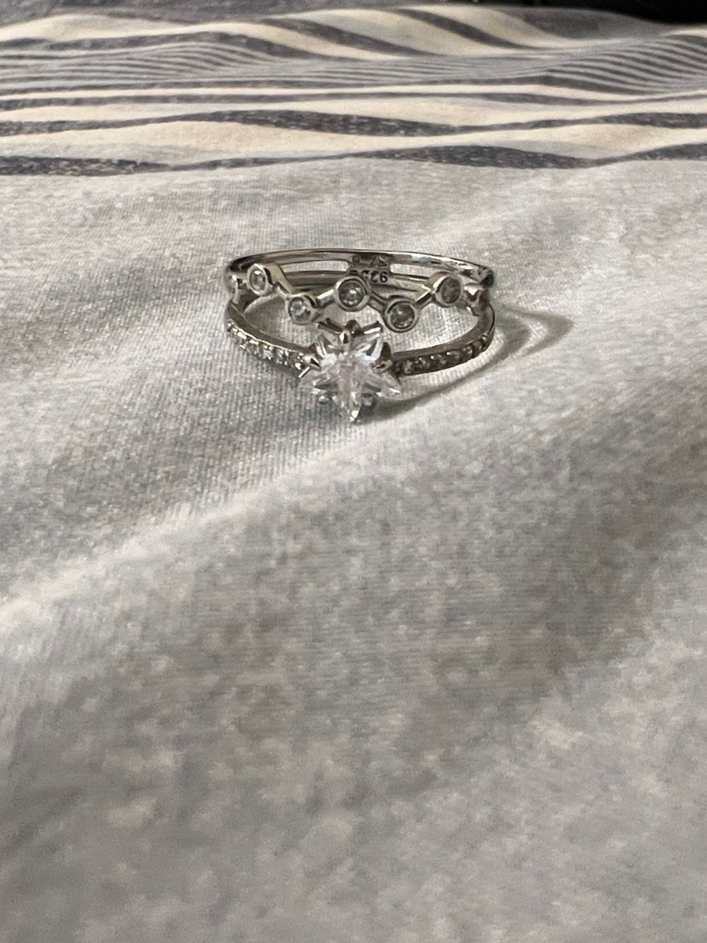 Charmed aroma star ring
